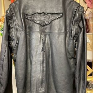It’s a HARDLEY DAVIDSON leather jacket in great condition size Medium